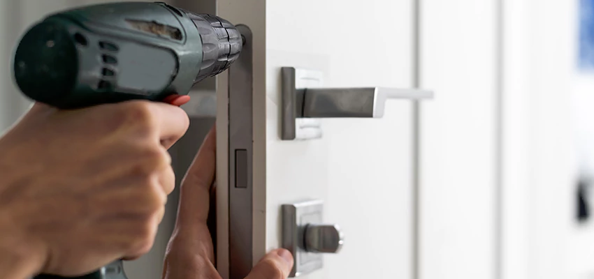 Locksmith For Lock Replacement Near Me in Pembroke Pines, FL