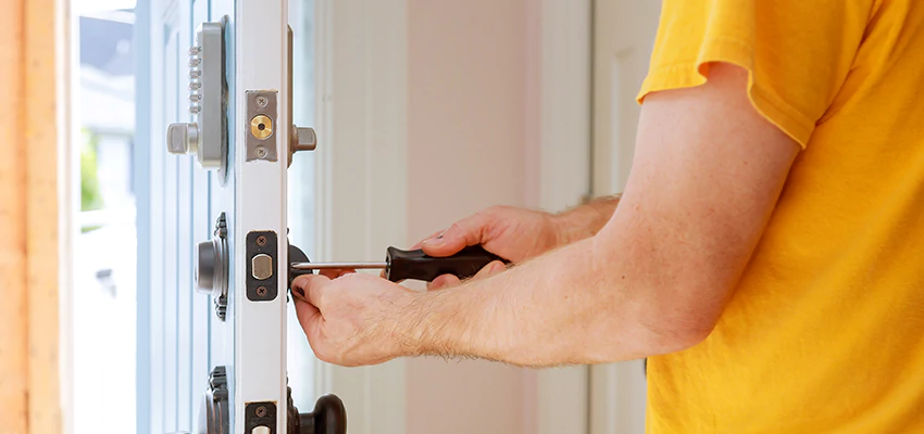 Eviction Locksmith For Key Fob Replacement Services in Pembroke Pines, FL